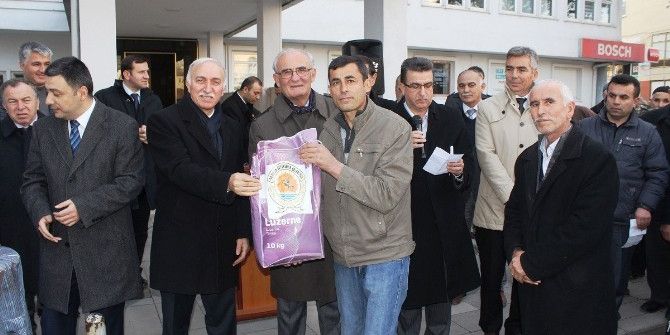 Büyükşehirden Çiftçiye 300 Bin Tl’lik Destek