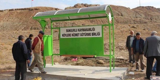 Sungurlu’da Köylere Otobüs Durakları Konuluyor