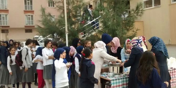 İmam Hatipliler Haftası Aşure Dağıtımıyla Başladı