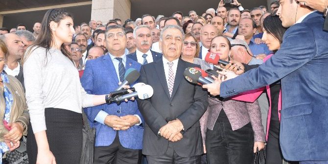 İzmir Büyükşehir Belediyesi Davası Yine Ertelendi