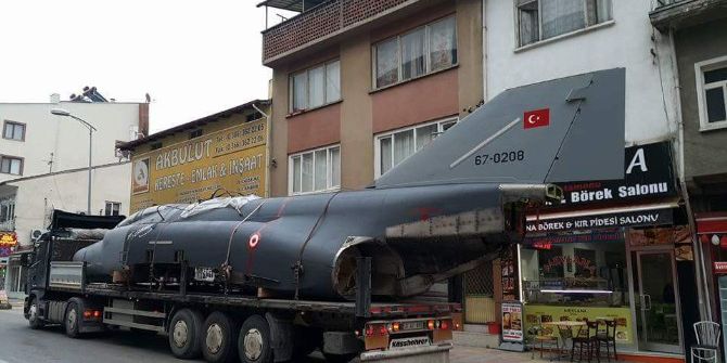 Sivil Havacılık Okulu İçin Savaş Uçağı Getirildi