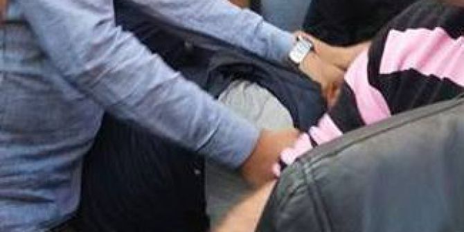 İzmir’de İki Kadını Taciz Ettiği İddia Edilen Adama Linç Girişimi