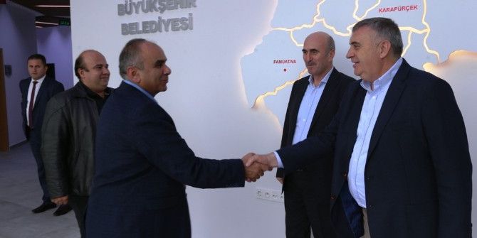 Başkan Toçoğlu, İş Adamları Ve Stk Temsilcilerine Hizmetleri Gezdirdi