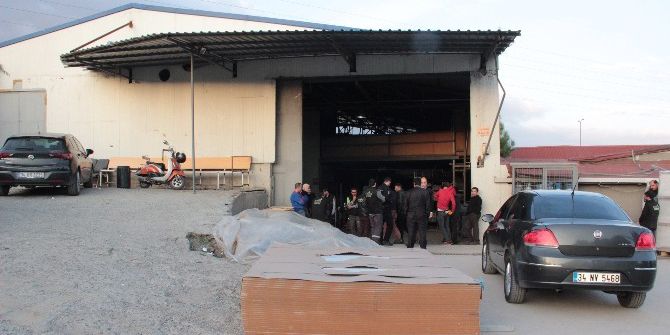 Pakistan Uyruklu İşçi Ahşap Plakaların Altında Kalarak Can Verdi