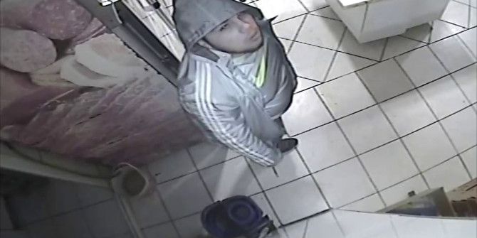 Güvenlik Kamerasının Yönünü Değiştirirken Yüzüne Çevirdi