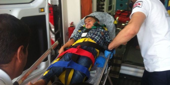 Annesinin Elini Bırakan Çocuğa Otomobil Çarptı