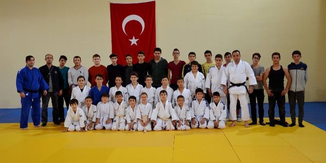 “Bende Spor Yapacağım” Projesi Gençlerine Judo Tanıtıldı