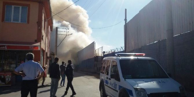 Yakılan Çöp Mahallede Paniğe Neden Oldu