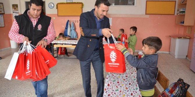 Başkan Kılıç’dan Öğrencilere Kırtasiye Yardımı