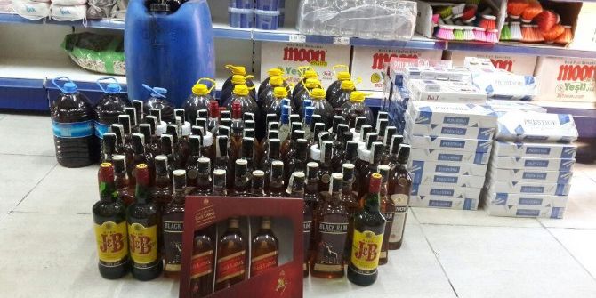 İzmir’de Kaçak Alkol Ve Sigara Satan Markete Jandarma Baskını