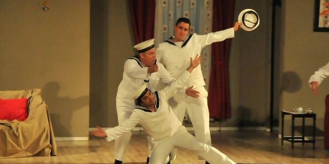 Akşehir’de “Alo Orası Tımarhane Mi?” İsimli Tiyatro Oyunu Sergilendi