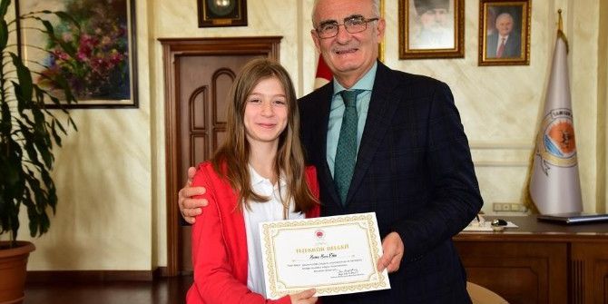 Başkan Yılmaz Başarılı Dansçıları Ödüllendirdi