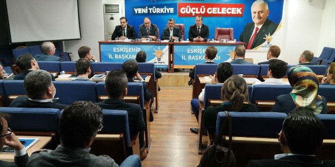 Karacan’dan Ak Parti Tepebaşı Yönetimine Hayırlı Olsun Ziyareti