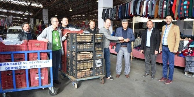 Biga’da Pazar Esnafına Aşure İkramı