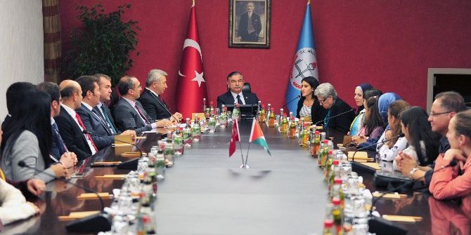 Bakan Yılmaz, Filistinli Öğretmen Ve Öğrencileri Kabul Etti