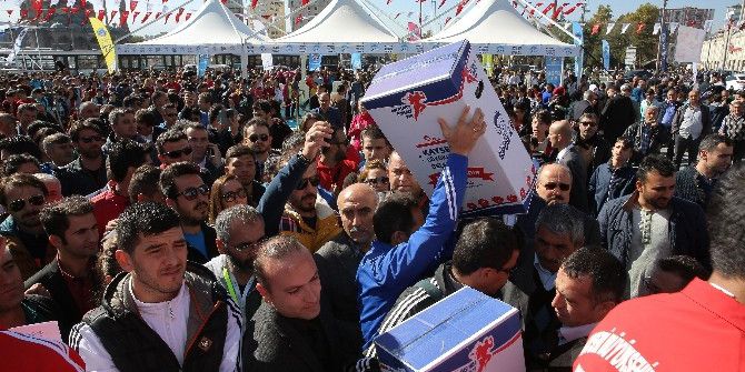 Büyükşehir Belediyesi Ortaöğretim Okullarına Malzeme Desteği Verdi