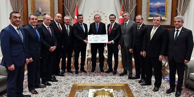Tobb Heyeti Demokrasi Şehitleri İçin Toplanan Parayı Cumhurbaşkanı Erdoğan’a Takdim Etti