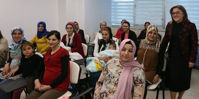 Gebelik Okulu Mezunları Sertifikalarını Aldı