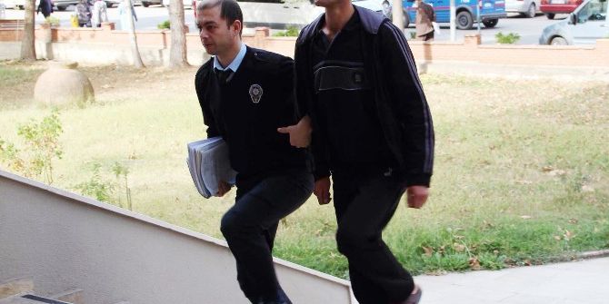 Bonzai Kullanan Genç Bayıldı