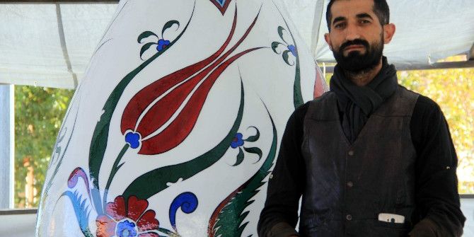 Örnek Sanatçı Hakan Kulkoç, Kütahya’nın Simgesi Vazoyu Gönüllü Olarak Yeniledi