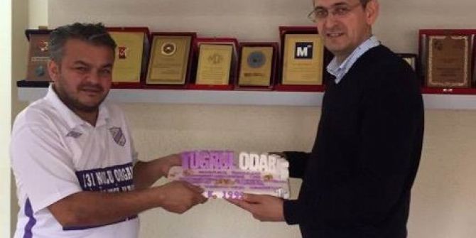 Orduspor Taraftarlarından İş Adamına Teşekkür Plaketi