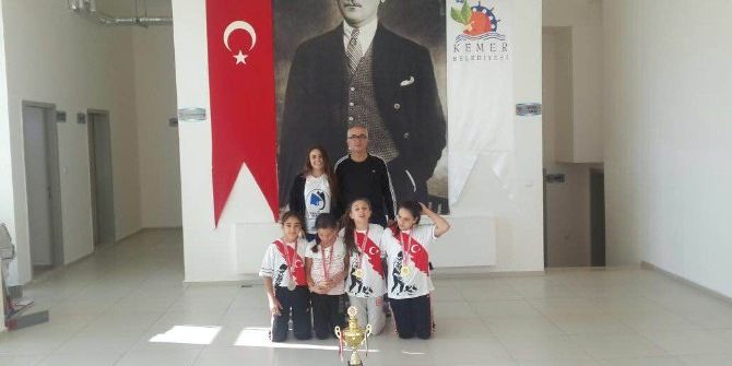 Yunusemre’nin Judo Takımları Türkiye Şampiyonu Oldu