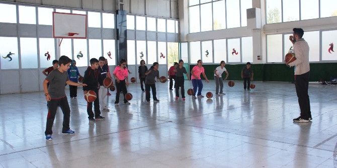 Öğrenci Kulüplerinde Yetenekler Keşfediliyor