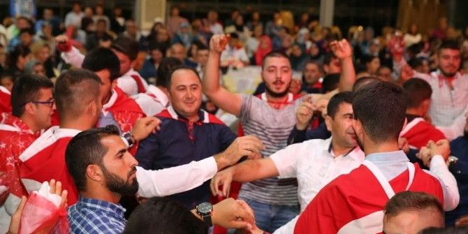 Fineke’de Askere Gidecek Gençlere Özel Gece