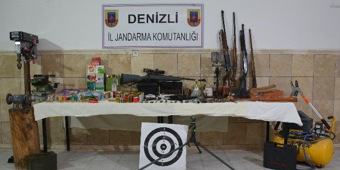 Denizli’de Bir Evde Cephanelik Bulundu