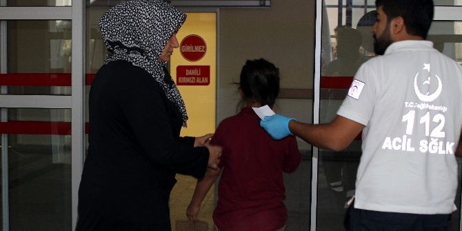 Okulda Düşen Çocuk Hastaneye Kaldırıldı