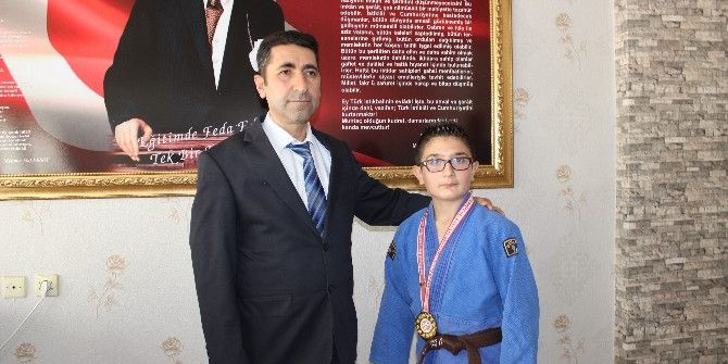 Yavuz Selim Ortaokulu Öğrencisi Türkiye Şampiyonu Oldu