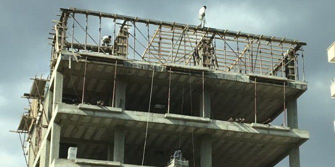 İnşaat İşçileri Hayatlarını Hiçe Sayıyor