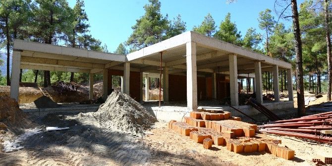 Denizli Büyükşehir’in Çal’daki Çamlık Mesireliği’nde Çalışmalar Sürüyor