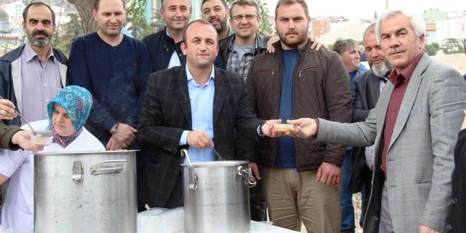 Ak Parti Biga İlçe Teşkilatından Aşure İkramı