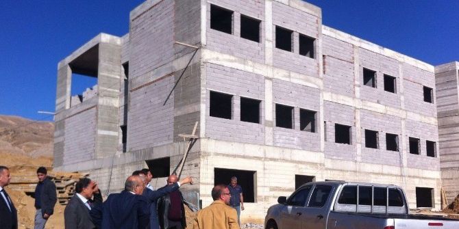 Fü Rektörü Demirdağ, Yüksekokul Binası İnşaatını İnceledi