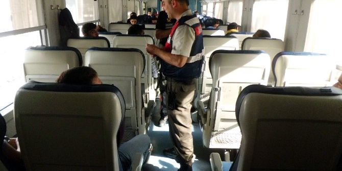 Jandarma Ekipleri Trende Huzur Denetimi Yaptı