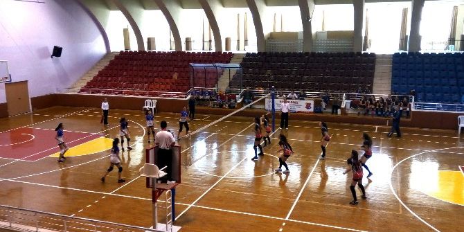 Cumhuriyet Haftası Voleybol Turnuvaları Devam Ediyor