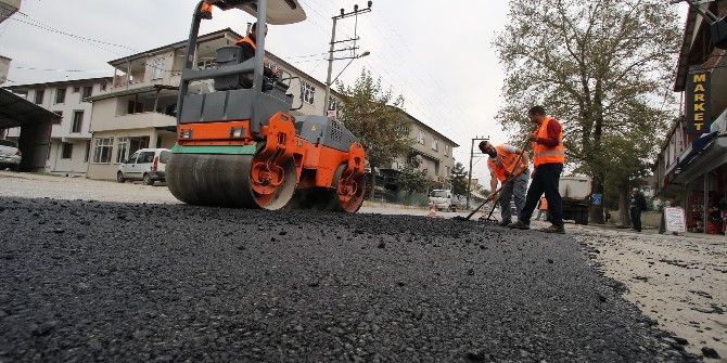 Kuzuluk Yolu Asfalt Çalışmaları Sürüyor