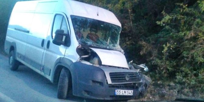 Bartın’da Kamyon İle Minibüs Çarpıştı: 1 Yaralı