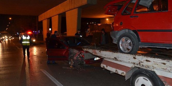 Yayaya Çarpan Otomobile Arkadan Gelen Başka Bir Otomobil Çarptı: 3 Yaralı