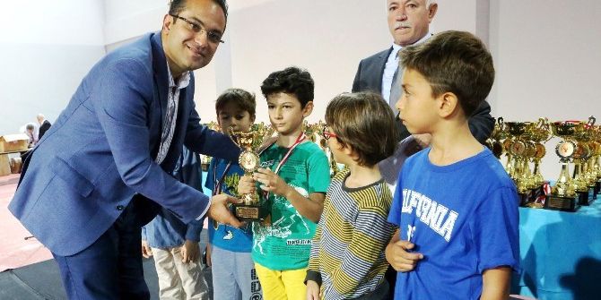 Cumhuriyet Bayramı Satranç Turnuvası’na Yoğun İlgi