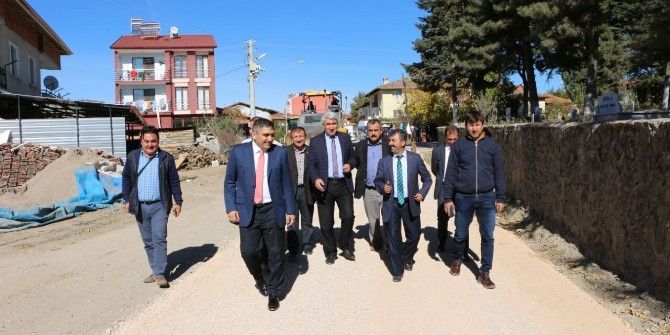 Köy Yolları Sıcak Asfalt İle Kaplanıyor