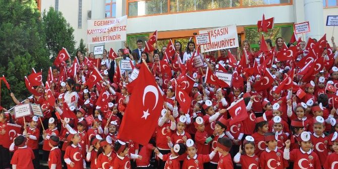 Gaziantep Kolej Vakfında Cumhuriyet Coşkusu