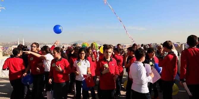 Estergon Kalesi’nden Eurodesk İçin Balonlar Uçuruldu