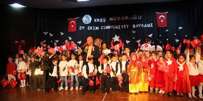 Kreş Öğrencilerinden 29 Ekim Cumhuriyet Bayramı Coşkusu