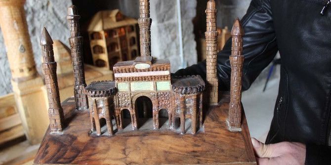 İşçi Emeklisi Bitlis Tarihini Ahşaba İşliyor