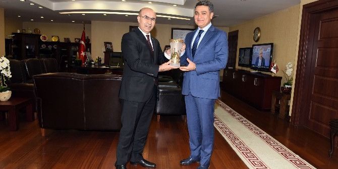 Balıkesir’e Atanan Emniyet Müdürü Zeybek’ten, Vali Demirtaş’a Veda Ziyareti