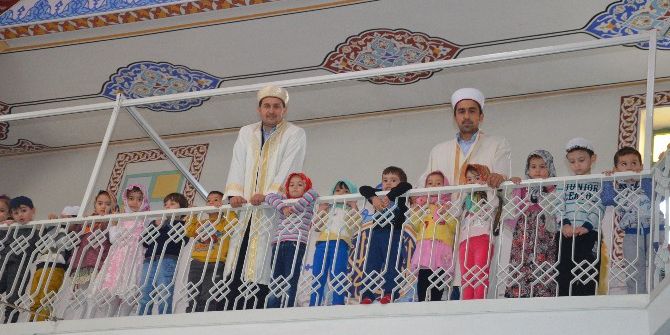 Minik Yüreklerden Cami Ziyareti