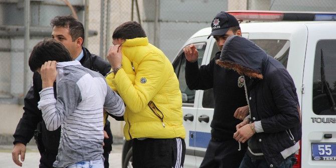 Park Halindeki Araçların Camlarını Ve Lastiklerini Söküp Çaldılar