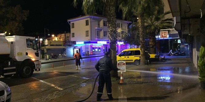 Meydan, Cadde Ve Sokaklar Yıkanıyor